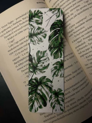 Zakładka do książki rośliny na tle książki